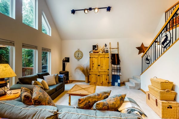 Rural, dog-friendly home with loft, deck, firepit, private grill, and game room
