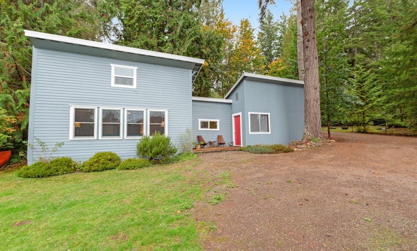 Water-view cottage on Hood Canal - wood stove, beach access, kayaks - 1 Dog OK