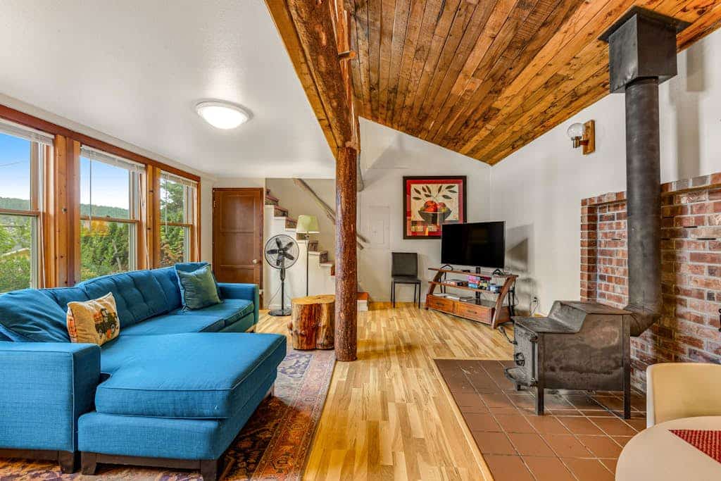 Water-view cottage on Hood Canal - wood stove, beach access, kayaks - 1 Dog OK