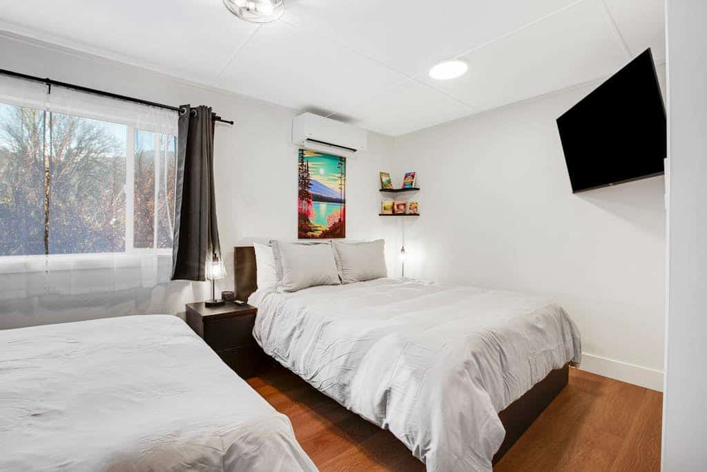 Ground-floor, dog-friendly hiker's studio with fast WiFi & great location