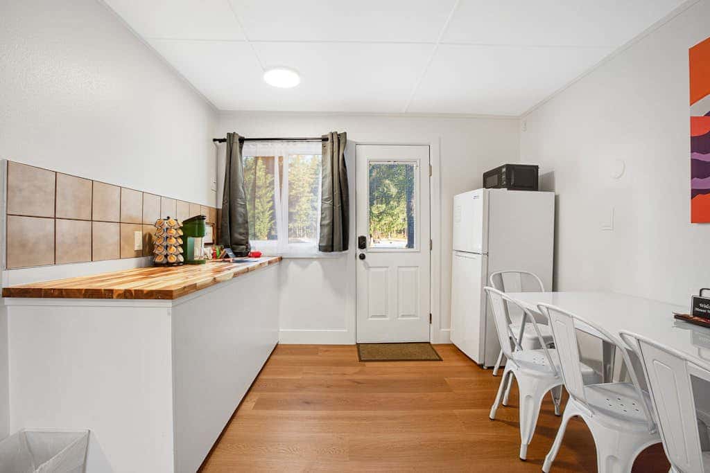 Mount Constance, Room 10 at Mount Walker Inn