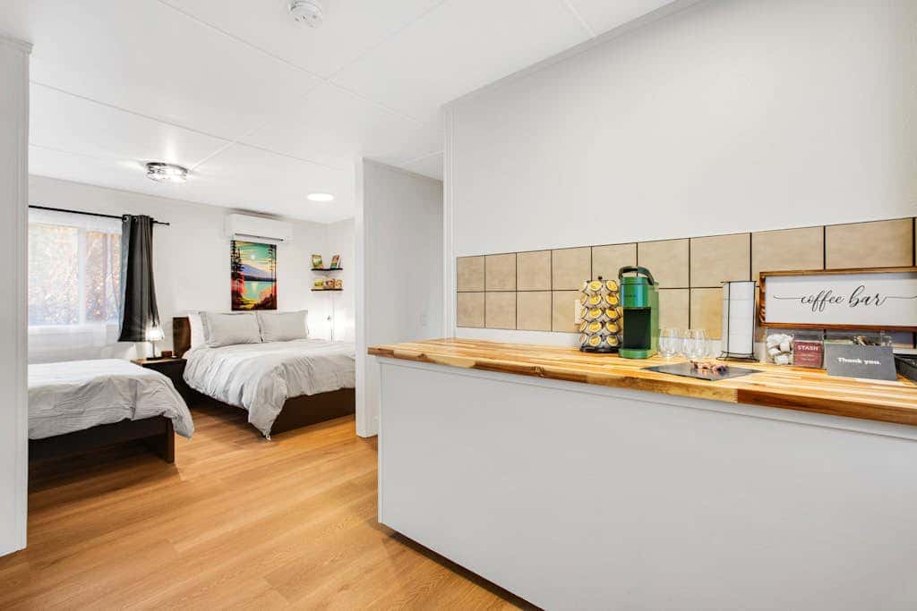 Mount Constance, Room 10 at Mount Walker Inn