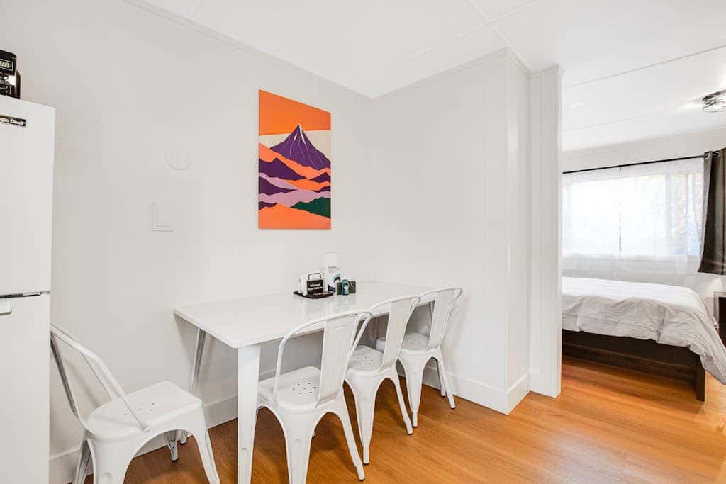 Mount Constance, Room 10 at Mount Walker Inn