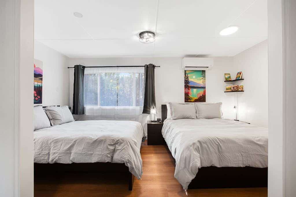 Mount Constance, Room 10 at Mount Walker Inn