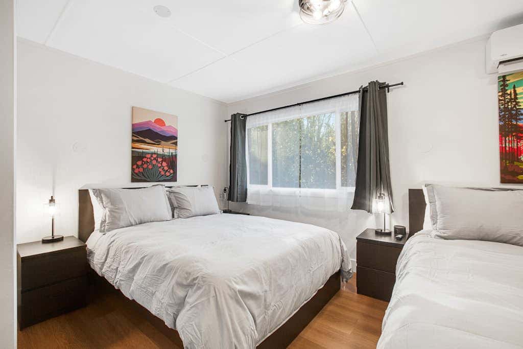 Mount Constance, Room 10 at Mount Walker Inn