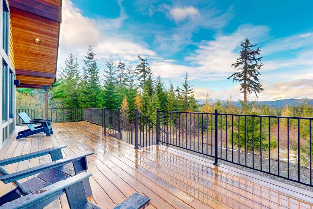 Modern mountain home with two cabins, hot tub & stunning views
