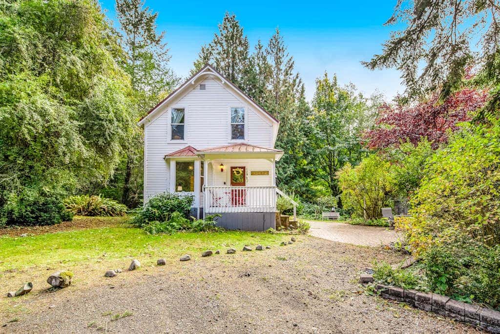 Peaceful Whispering Creek Farmhouse in Sequim