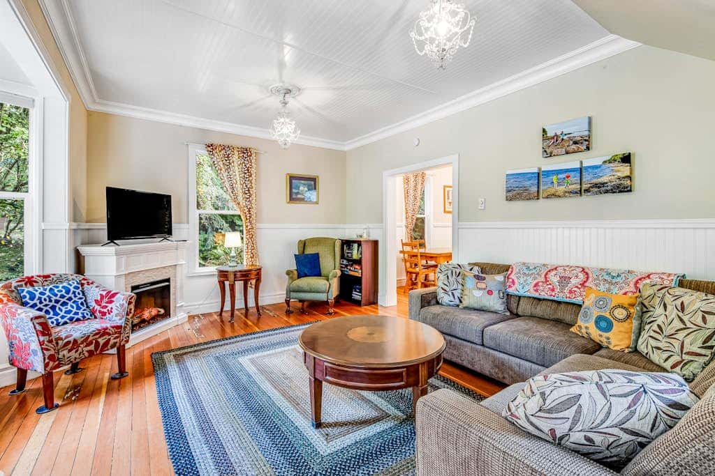 Peaceful Whispering Creek Farmhouse in Sequim