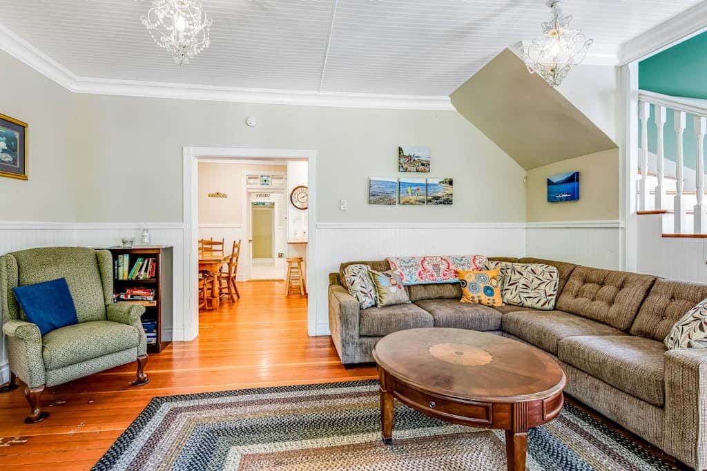 Peaceful Whispering Creek Farmhouse in Sequim