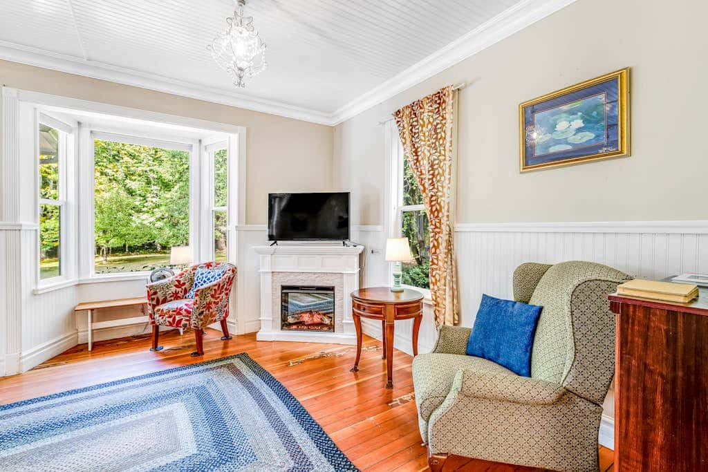 Peaceful Whispering Creek Farmhouse in Sequim