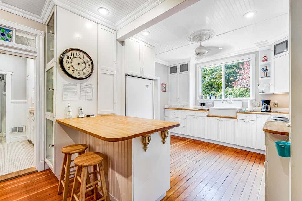 Peaceful Whispering Creek Farmhouse in Sequim