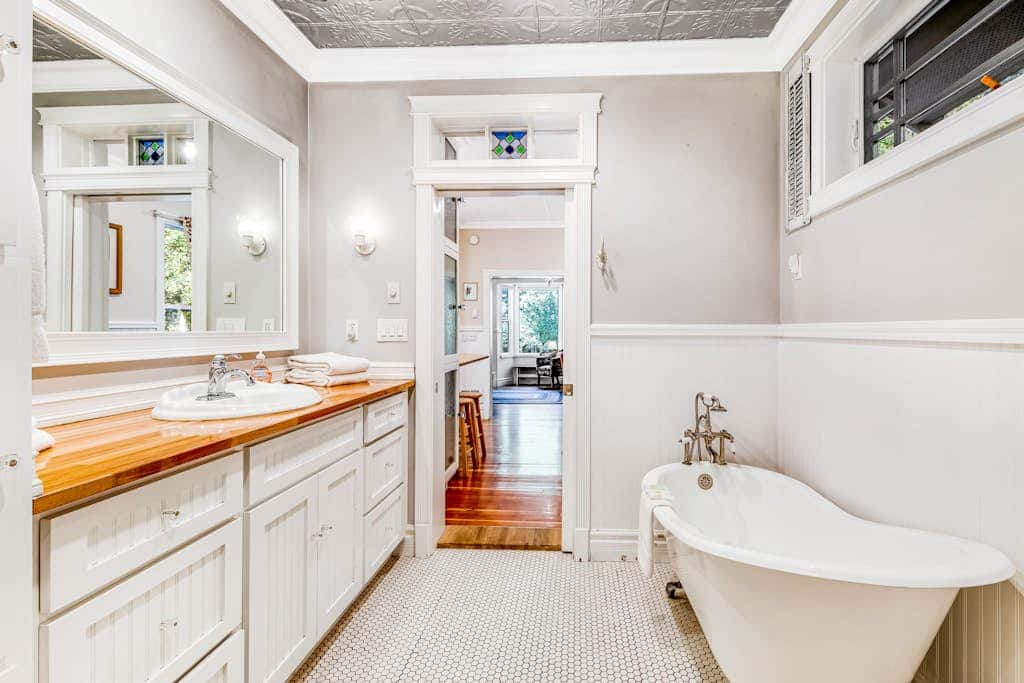 Peaceful Whispering Creek Farmhouse in Sequim