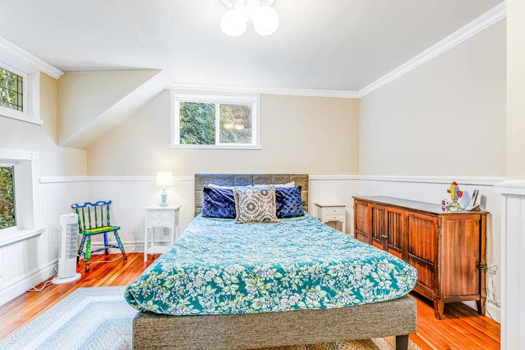 Peaceful Whispering Creek Farmhouse in Sequim