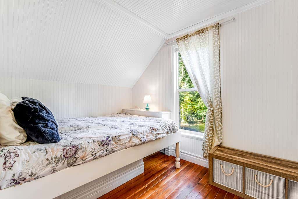 Peaceful Whispering Creek Farmhouse in Sequim