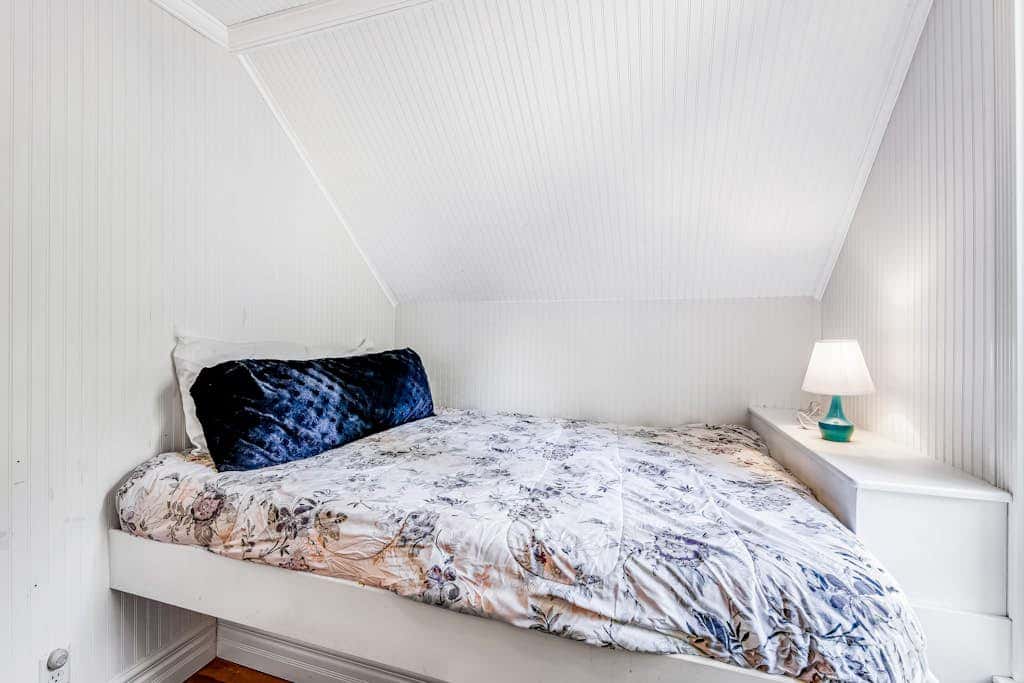 Peaceful Whispering Creek Farmhouse in Sequim