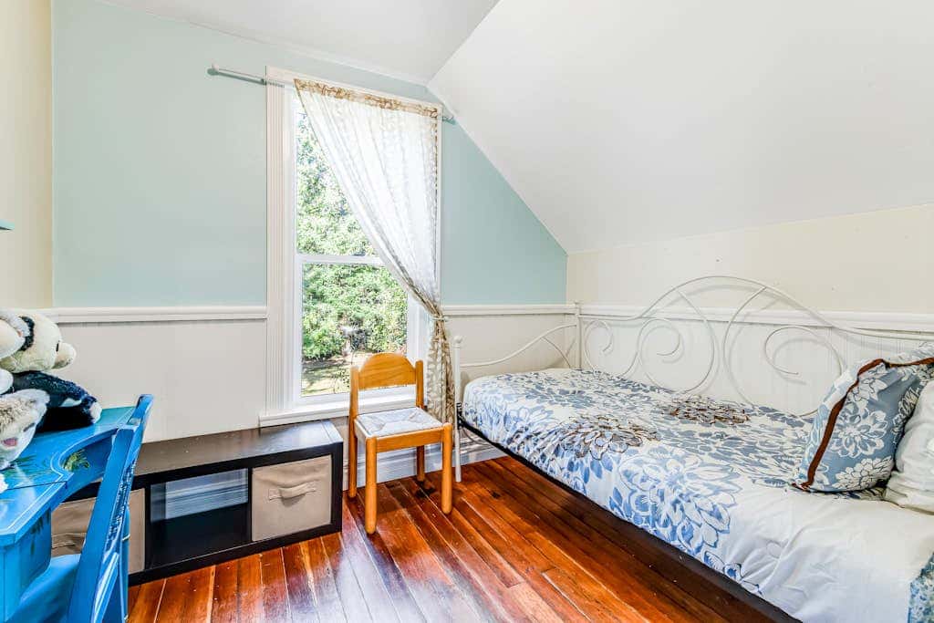 Peaceful Whispering Creek Farmhouse in Sequim