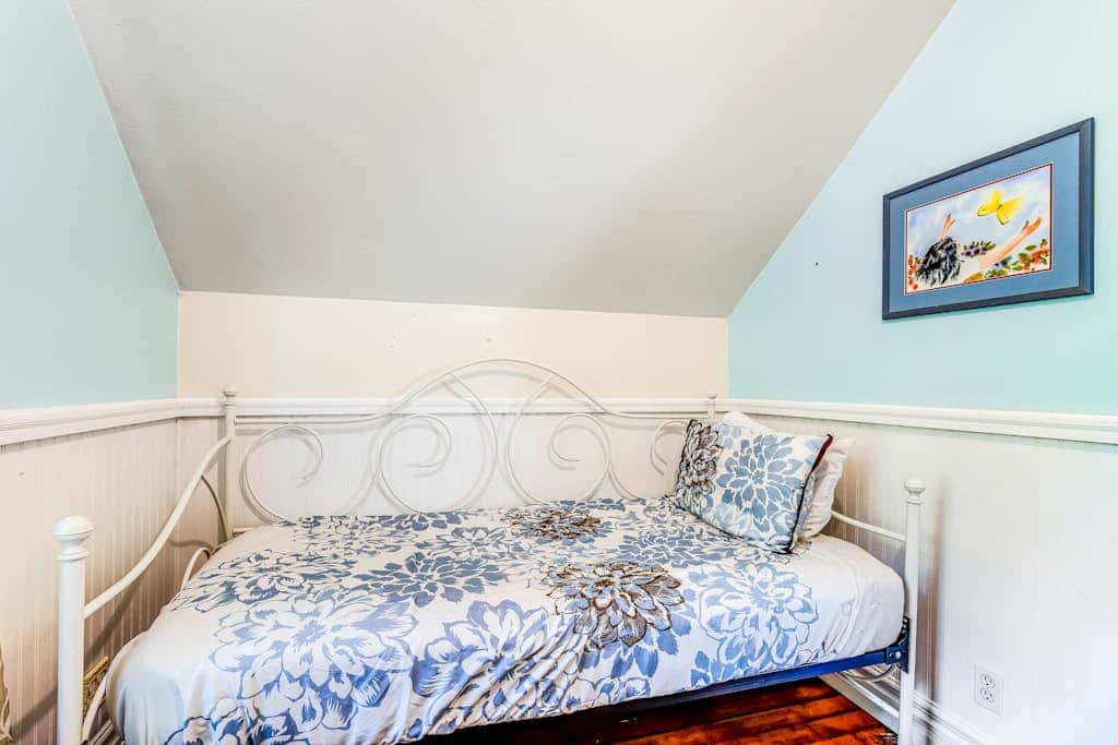 Peaceful Whispering Creek Farmhouse in Sequim