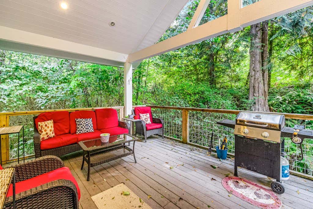 Peaceful Whispering Creek Farmhouse in Sequim