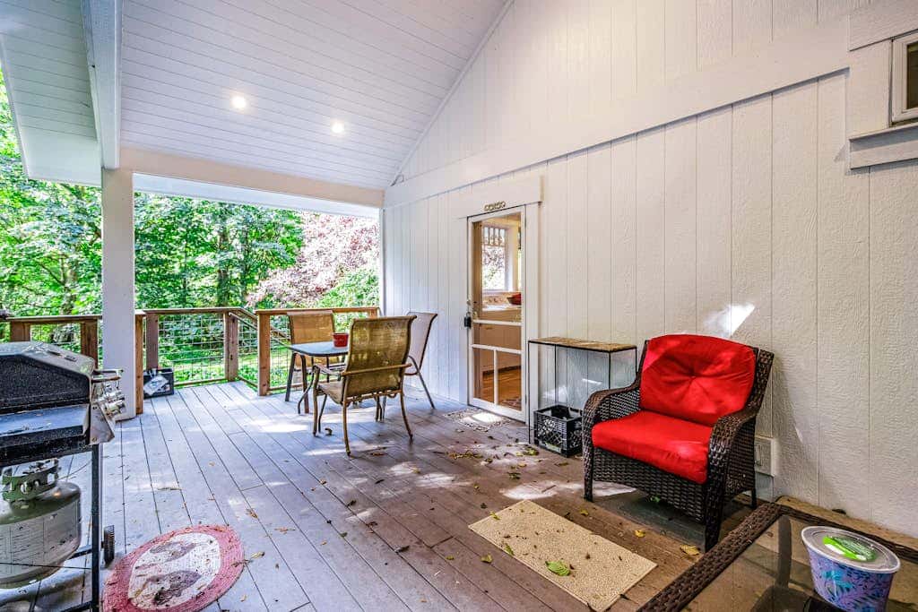 Peaceful Whispering Creek Farmhouse in Sequim