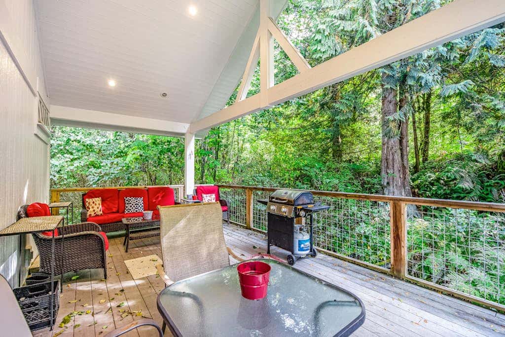Peaceful Whispering Creek Farmhouse in Sequim