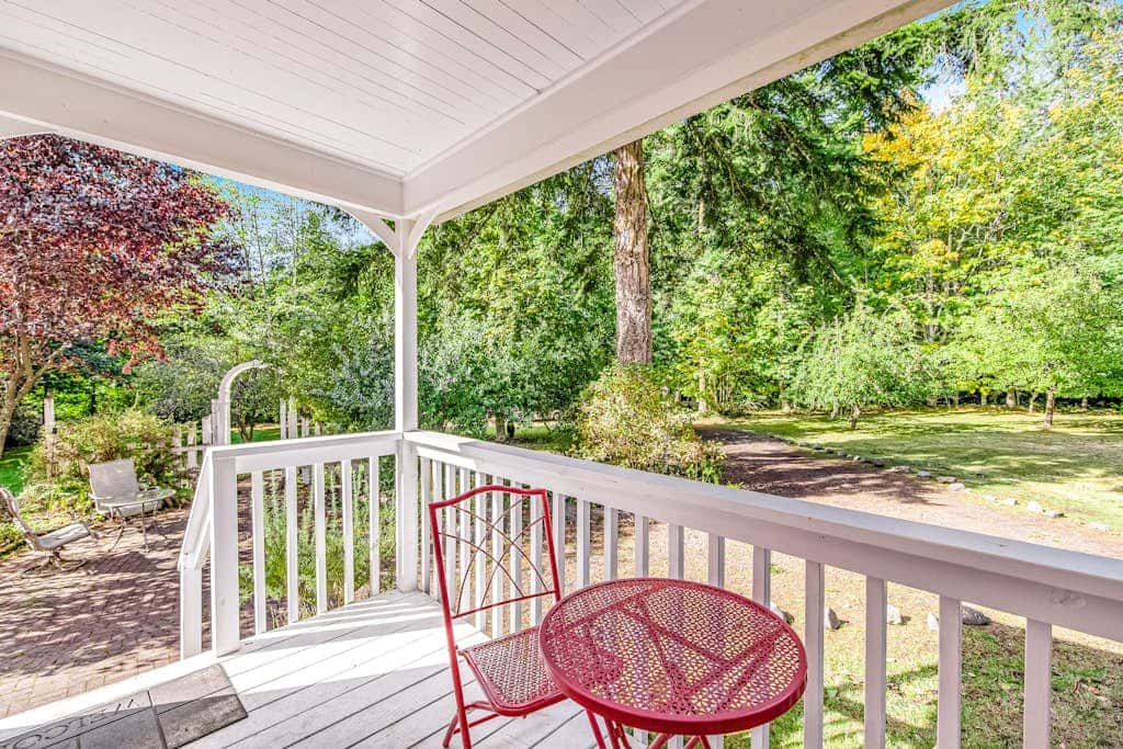 Peaceful Whispering Creek Farmhouse in Sequim