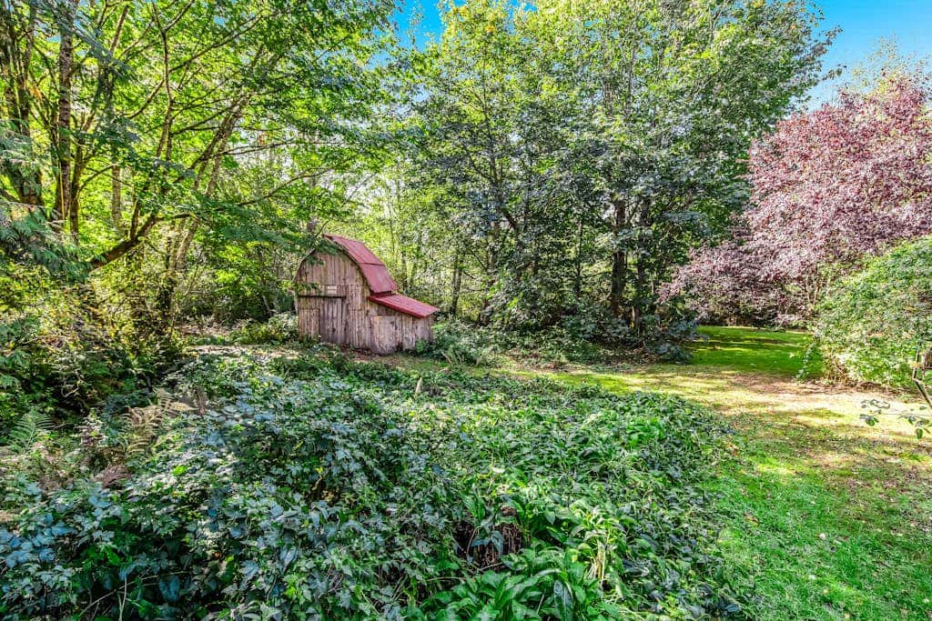 Peaceful Whispering Creek Farmhouse in Sequim