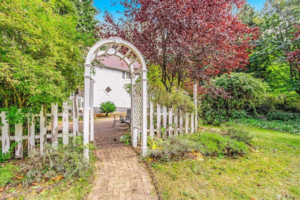 Peaceful Whispering Creek Farmhouse in Sequim