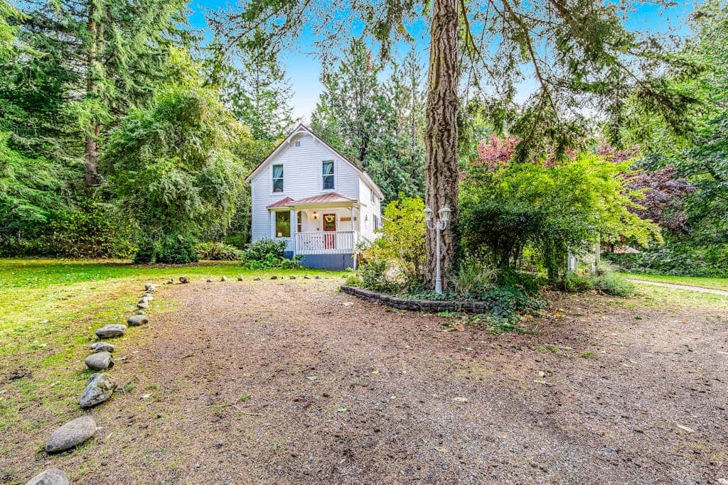 Peaceful Whispering Creek Farmhouse in Sequim