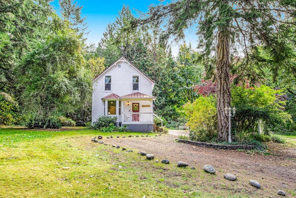 Peaceful Whispering Creek Farmhouse in Sequim