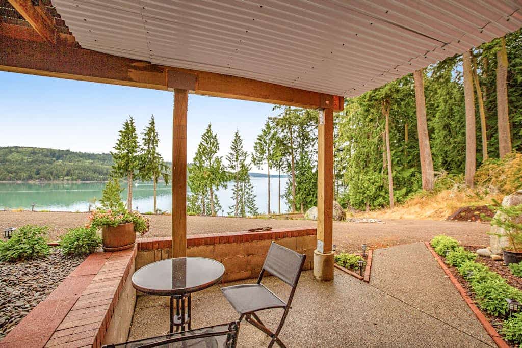 Bayfront apartment with private patio, beach access, water views, AC & W/D