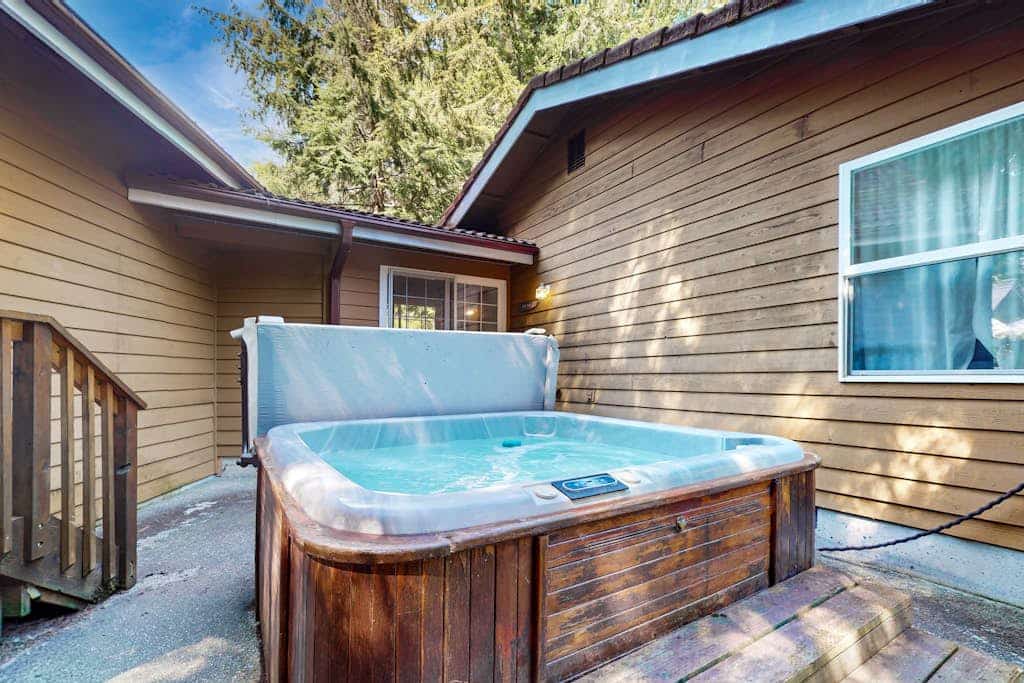Modern, family-friendly lakefront retreat with private hot tub and lake access