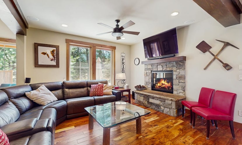 Luxury mountain retreat with hot tub, fire pit & direct Suncadia trail access