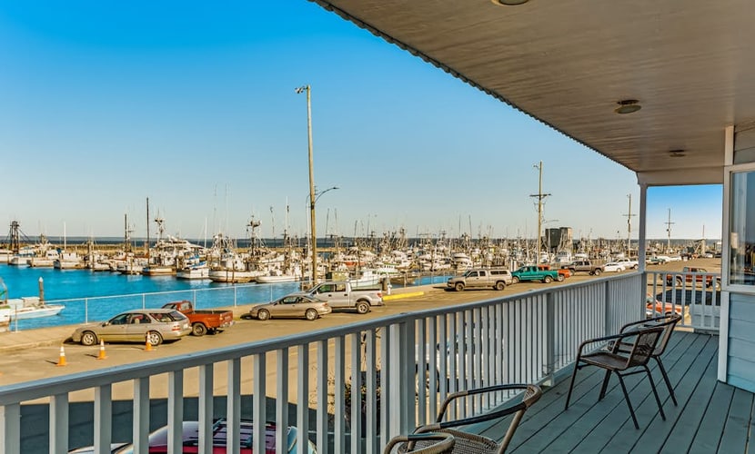 Bayfront guest house - amazing view of Westport Marina, near Float 3 & museum