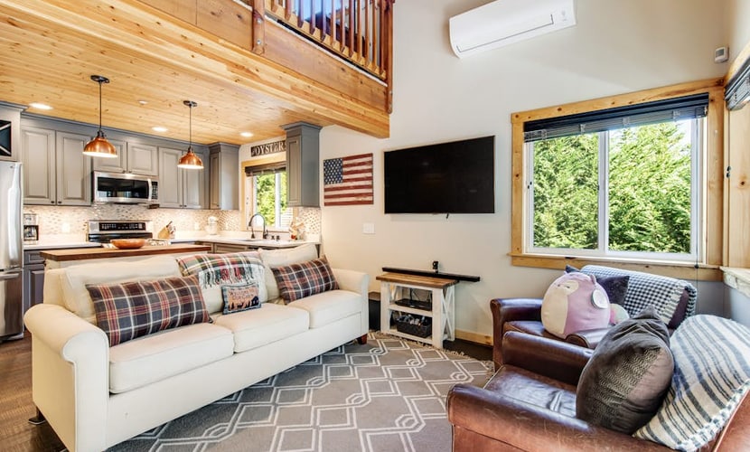 Beautiful Dog-Friendly Secluded Home W/ Private Hot Tub, Gas Grill & More