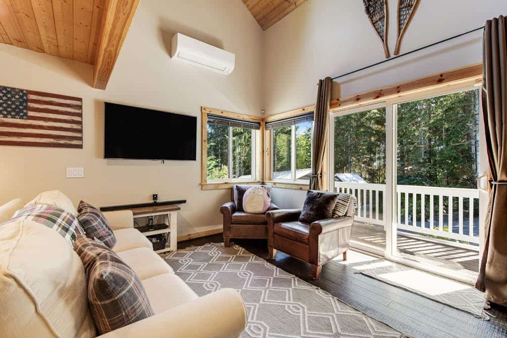 Beautiful Dog-Friendly Secluded Home W/ Private Hot Tub, Gas Grill & More