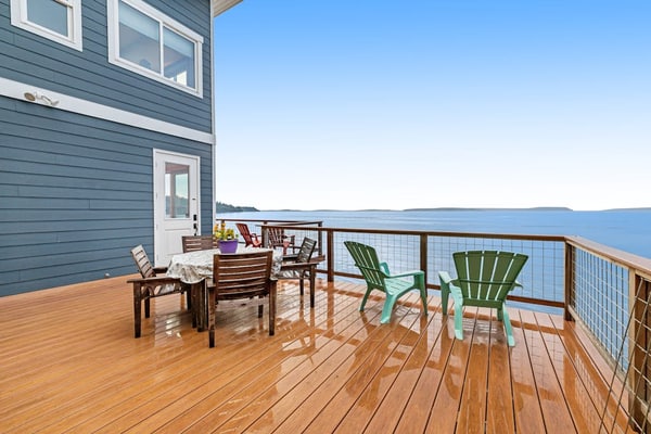Waterfront home with amazing sound and mountain views - AC, kayaks, washer/dryer