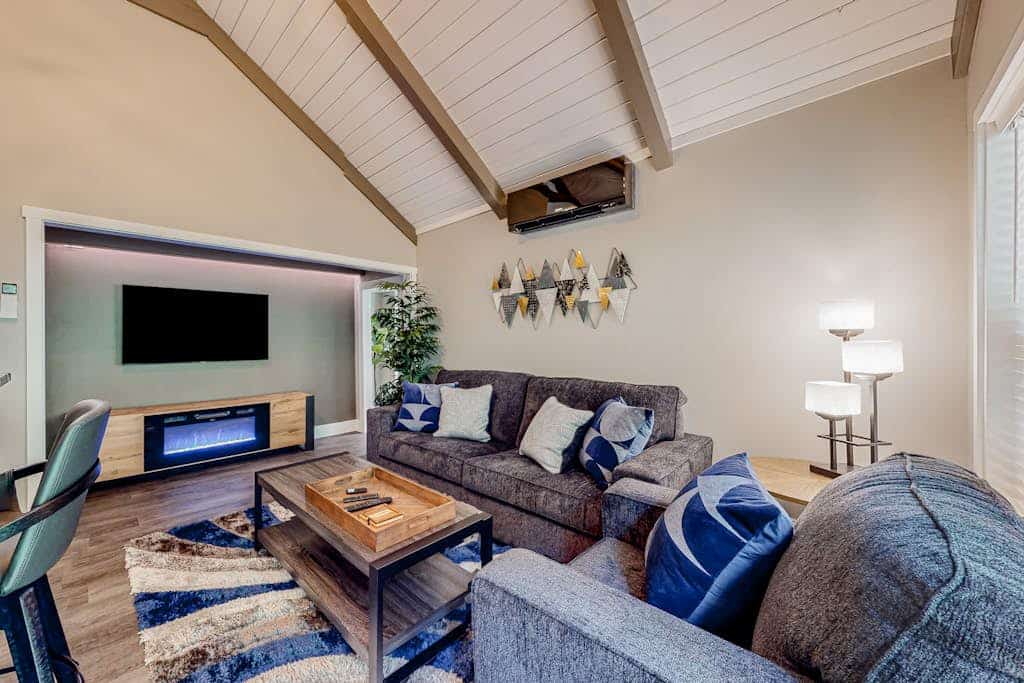 Rare, dog-friendly riverfront retreat with hot tub access plus kayaks & AC