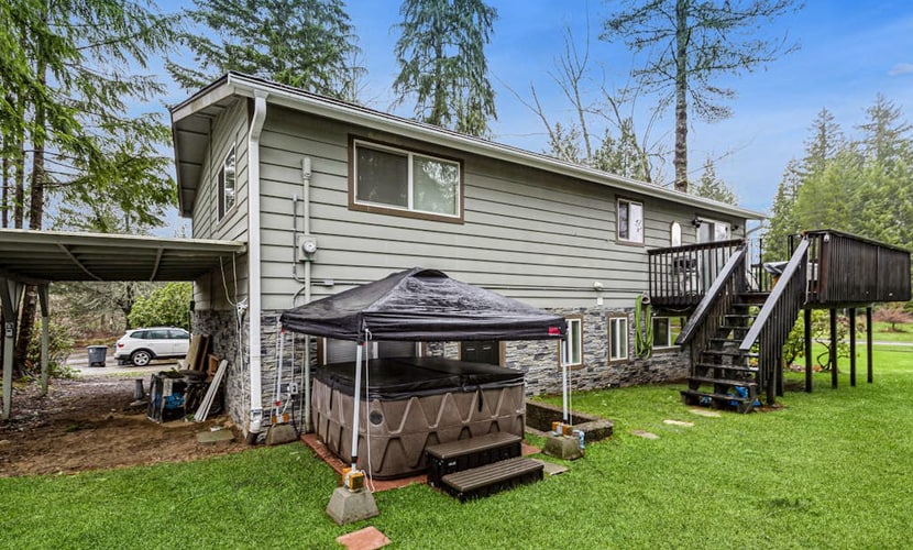 Charming golf-side stay with firepit, hot tub, grill, & pool table - W/D & AC