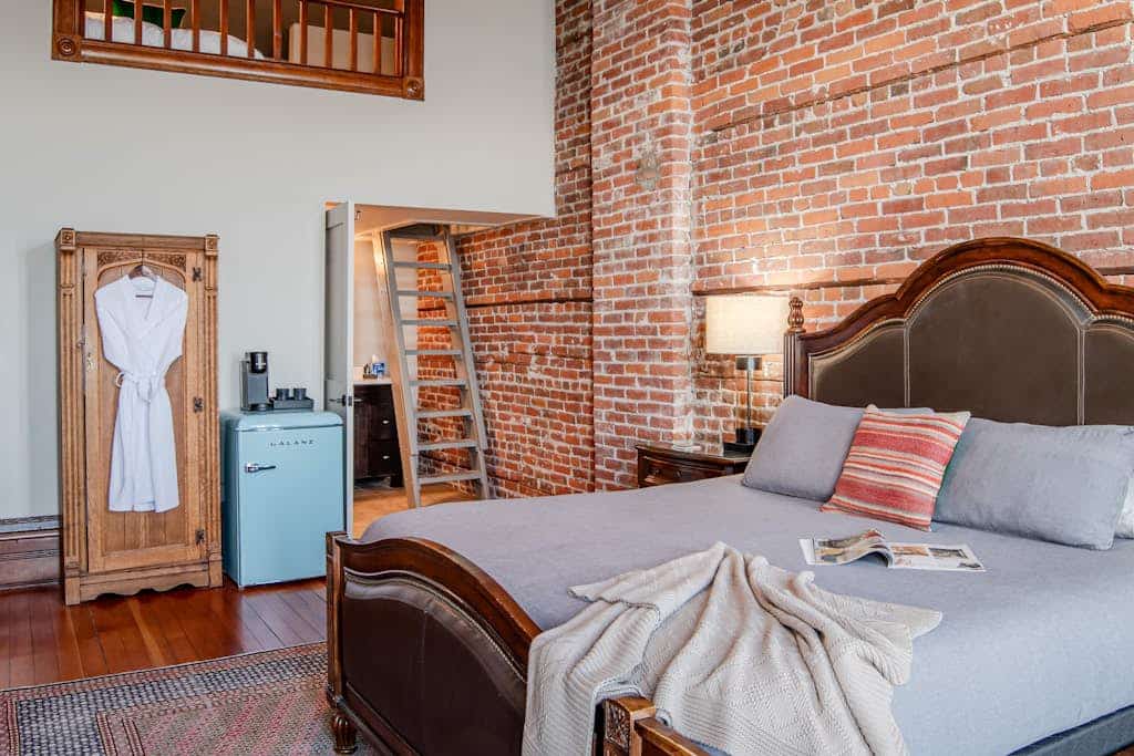 Historic Water View Room overlooking The Bay with private balcony