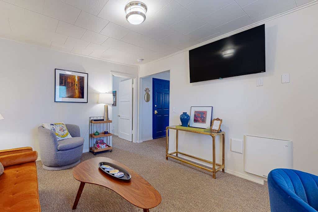 Stylish hotel suite just steps away from Downtown Port Townsend