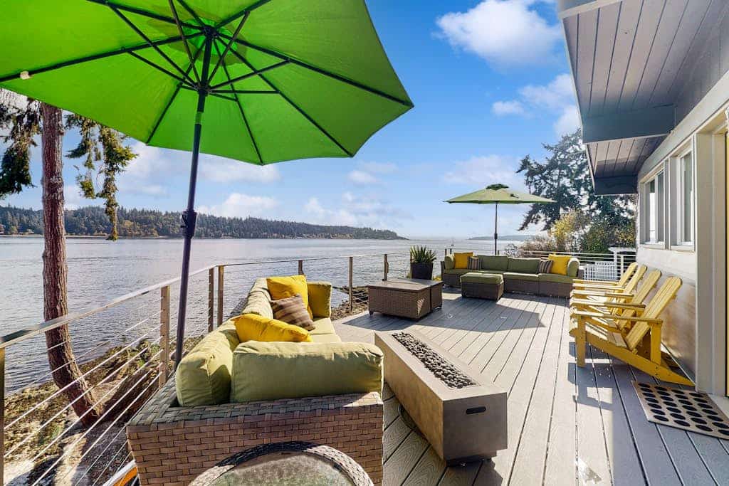 Waterfront home with a full kitchen, gas fireplace, W/D, & kayaks  - views