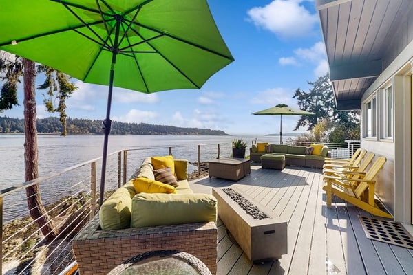 Waterfront home with a full kitchen, gas fireplace, W/D, & kayaks - views