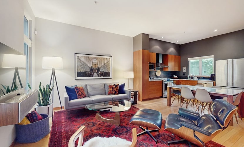 New listing! Stunning rooftop view in Fremont w/ courtyard & grill!