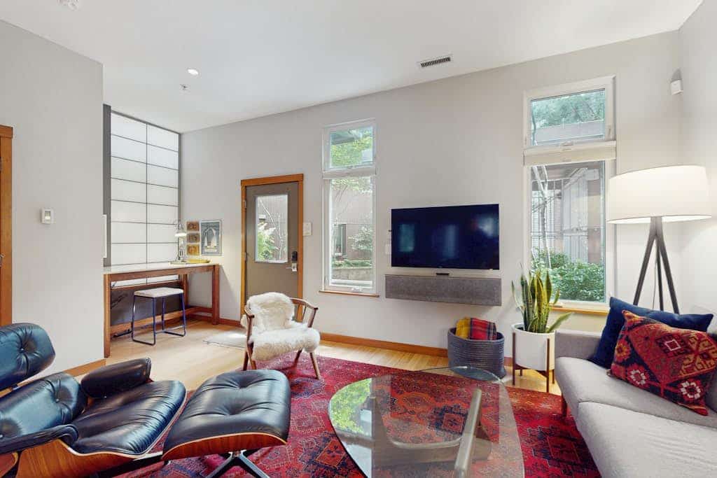New listing! Stunning rooftop view in Fremont w/ courtyard & grill!