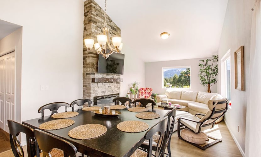 Lovely home with deck, Hidden Valley views, free WiFi, & private washer/dryer