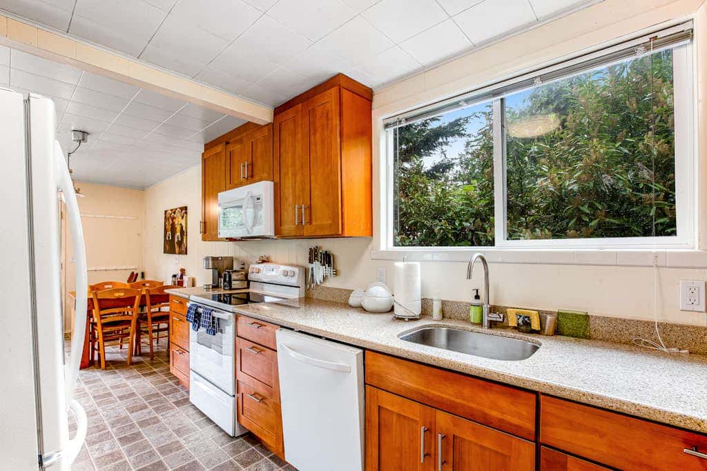 The Glen Cove Sand Spit & Guest Cottage