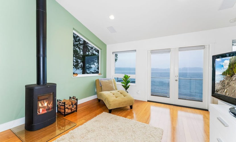 Luxurious home with private beach access, wood burning fire place, dog-friendly