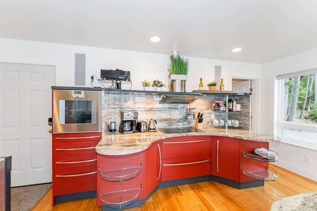 Luxurious home with private beach access, wood burning fire place, dog-friendly