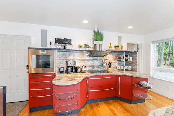 Luxurious home with private beach access, wood burning fire place, dog-friendly