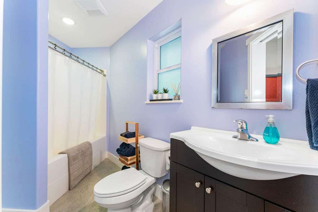 Luxurious home with private beach access, wood burning fire place, dog-friendly